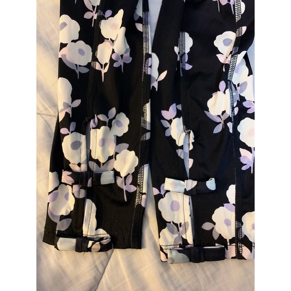 Kate Spade x Beyond Yoga Cinched Side Bow Legging in Floral Garden - Picture 2 of 5